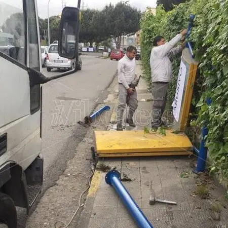 Processo impianti pubblicitari a Vibo, il giudice: «Non occorre il permesso a costruire»