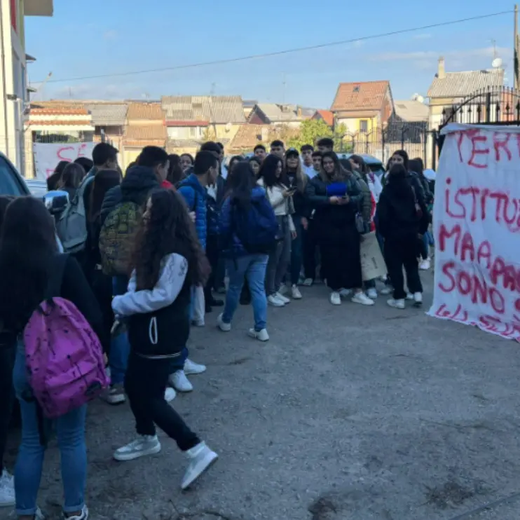 A Serra lezioni a orari alterni per mancanza di riscaldamenti, gli studenti incontrano il presidente della Provincia