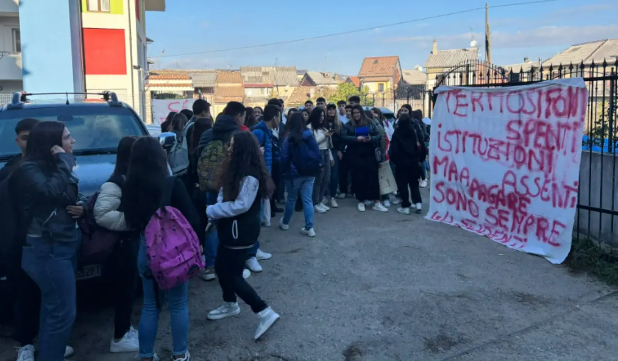 A Serra lezioni a orari alterni per mancanza di riscaldamenti, gli studenti incontrano il presidente della Provincia