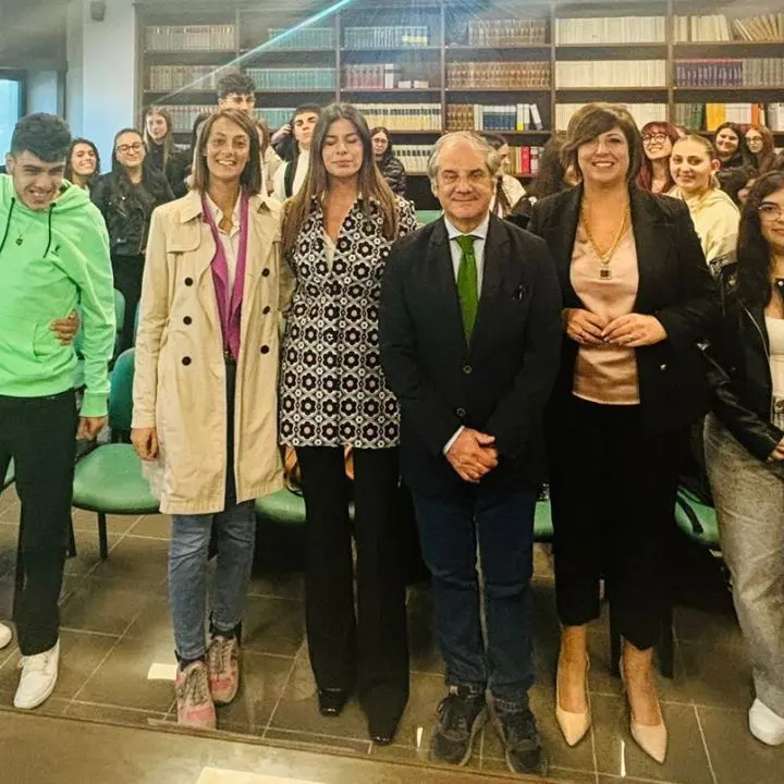 Intelligenza artificiale contro la violenza di genere: confronto da Vibo con l'eurodeputata Giusi Princi per discutere di tutele e di vuoto normativo