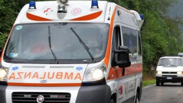 Lampadina incastrata nel retto, anziano ricoverato d’urgenza in ospedale