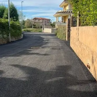 A Jonadi completati i lavori in via Carlo Levi, il sindaco Signoretta: «Svolta per la viabilità locale»