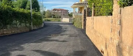 A Jonadi completati i lavori in via Carlo Levi, il sindaco Signoretta: «Svolta per la viabilità locale»