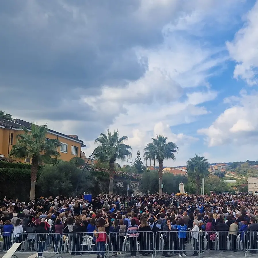 Paravati, il vescovo di Locri-Gerace racconta il suo incontro con Natuzza: «Non mi conosceva ma mi lesse il cuore»