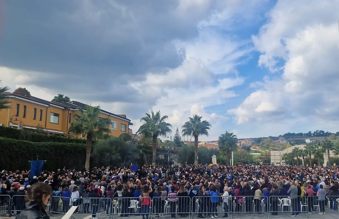 Paravati, il vescovo di Locri-Gerace racconta il suo incontro con Natuzza: «Non mi conosceva ma mi lesse il cuore»