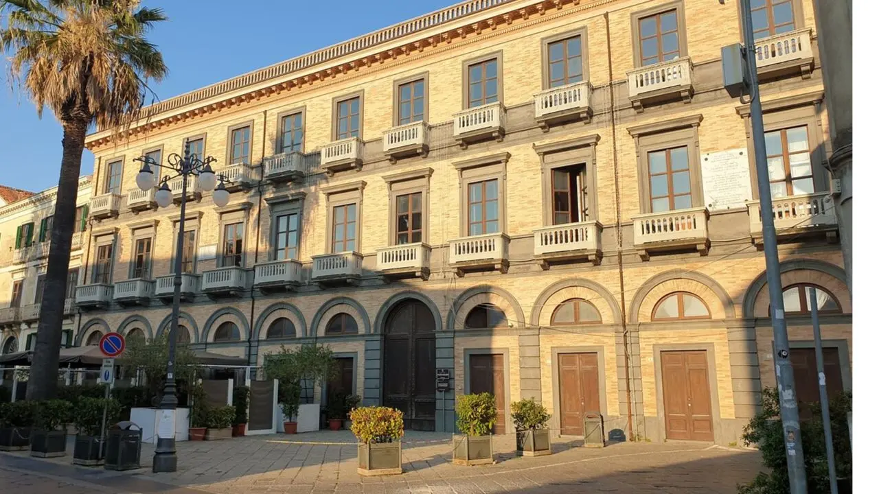 Vibo, palazzo Gagliardi accoglie la mostra personale di Emma Guerrisi \"Sfumature di emozioni\"