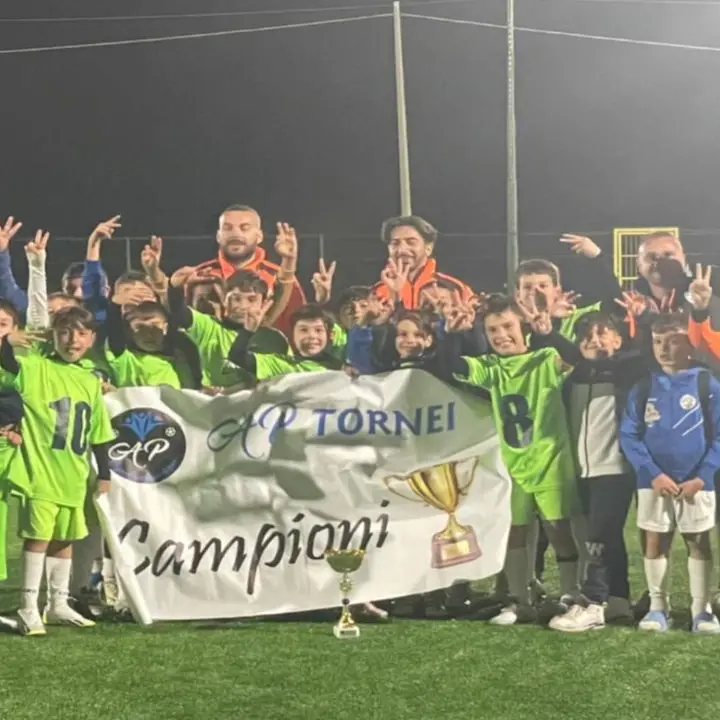 Bulldog Vibo, gli Under 10 trionfano alla Catanzaro Champions Cup: «Vittoria dedicata al piccolo Mattia»