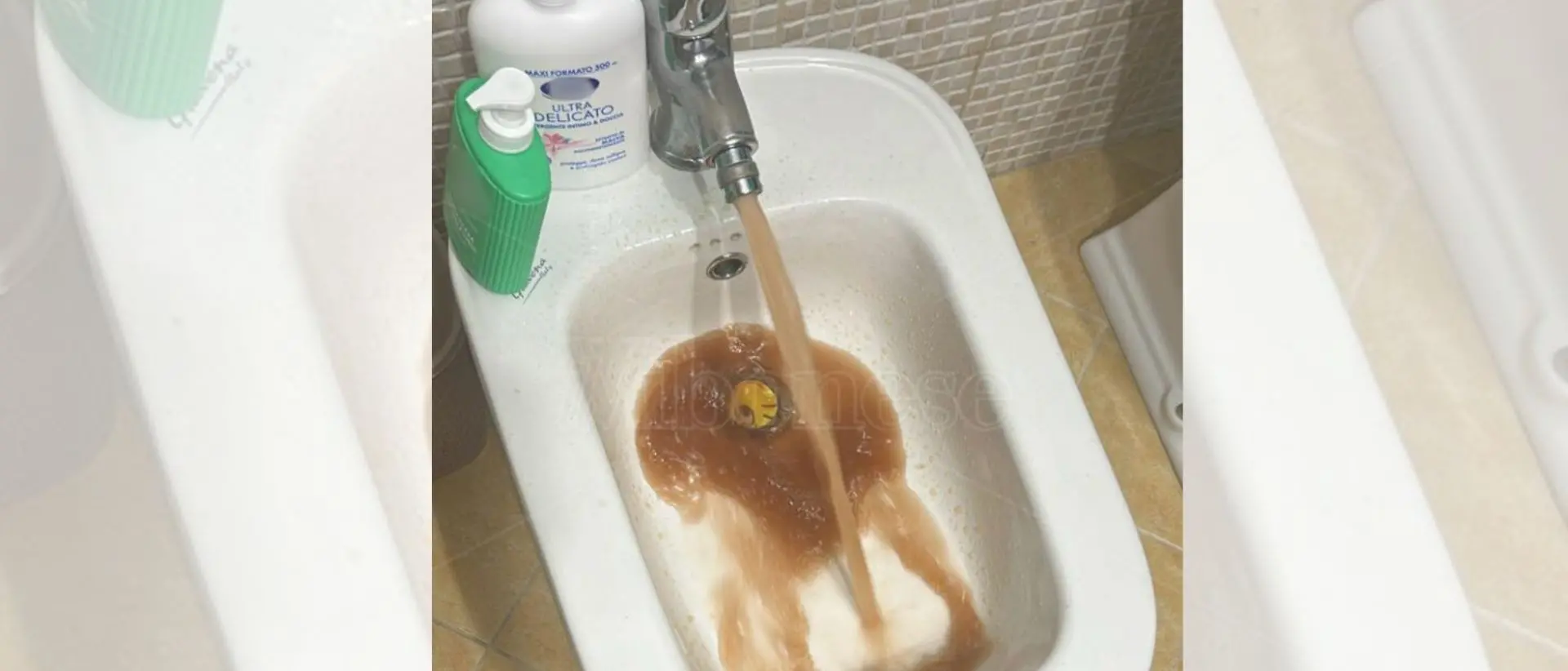 Vibo, il Comune diffida Sorical per la carenza idrica nel centro storico. E intanto dai rubinetti continua a uscire \"coca cola\"