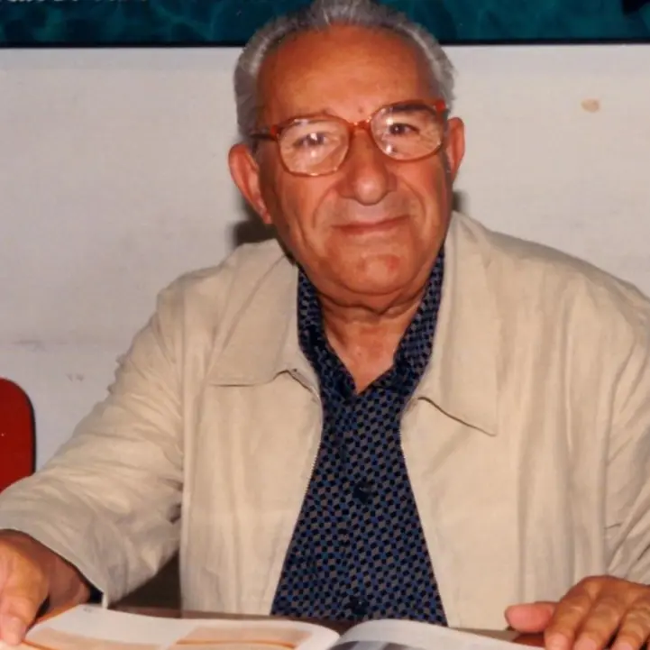 Nicotera, il cortile della scuola elementare e media intitolato al professore Pasquale Barbalace