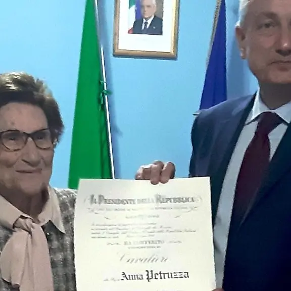 Ha fatto nascere migliaia di bambini, Anna Petruzza Cavaliere della Repubblica