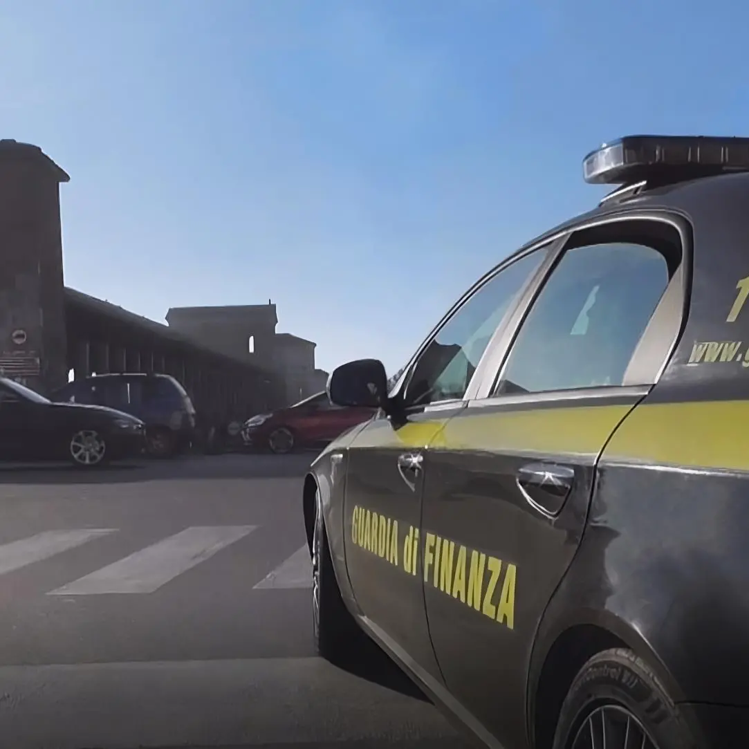 Due tonnellate di droga e 11 milioni di euro, maxi operazione anti 'ndrangheta tra Milano e la Calabria: 20 arresti