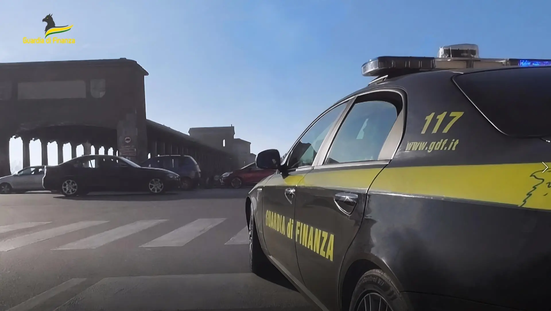 Due tonnellate di droga e 11 milioni di euro, maxi operazione anti 'ndrangheta tra Milano e la Calabria: 20 arresti