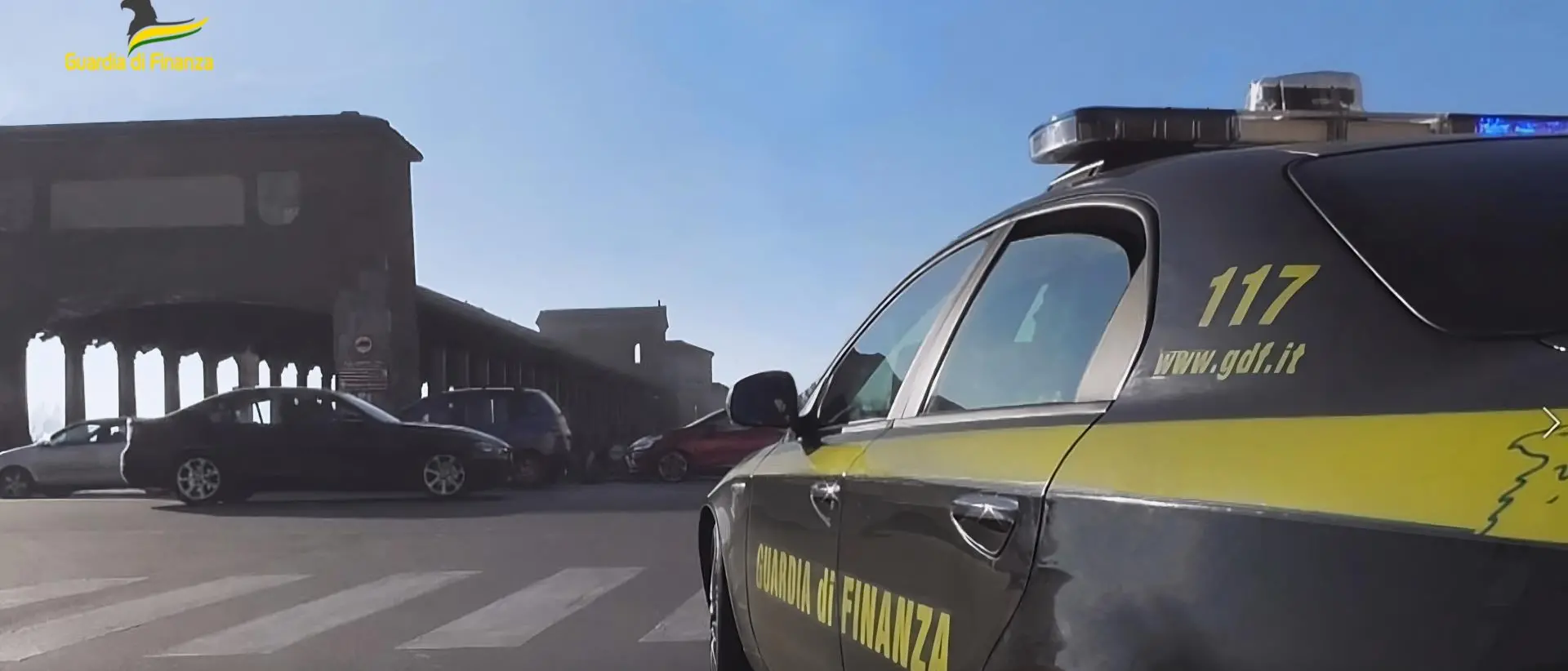 Due tonnellate di droga e 11 milioni di euro, maxi operazione anti 'ndrangheta tra Milano e la Calabria: 20 arresti