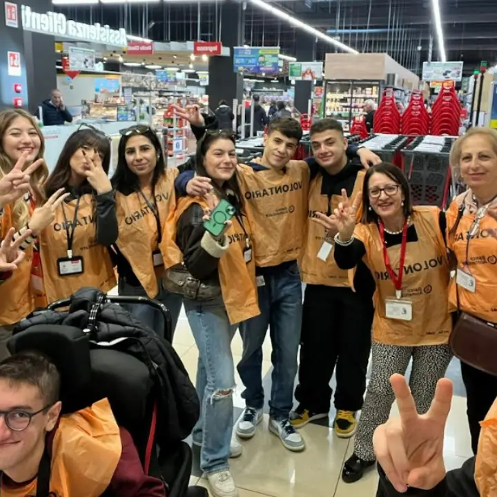 Giornata della Colletta alimentare, in campo a Vibo studenti e associazioni: «Un piccolo gesto può fare la differenza»