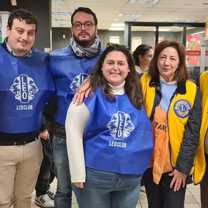 Colletta alimentare, Lions e Leo Club insieme a Vibo: «Raccolti 5 quintali di cibo in un solo supermercato, grazie a tutta la città»