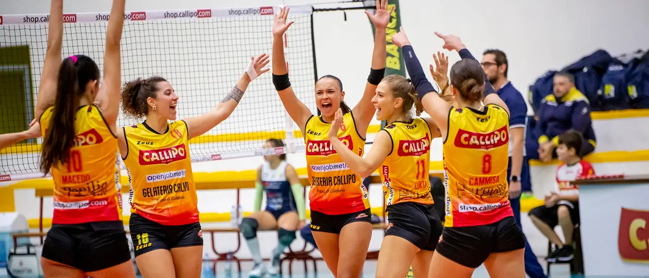 Volley, quinta vittoria per le ragazze della Tonno Callipo che mantengono la vetta della classifica in Serie B2