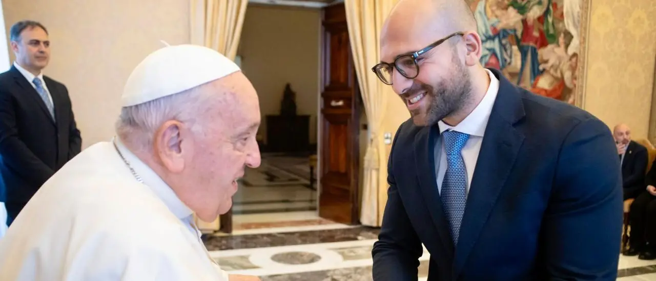 L’Associazione Valentia in udienza privata con Papa Francesco che esorta i giovani a «fare rete» e a «fare chiasso»