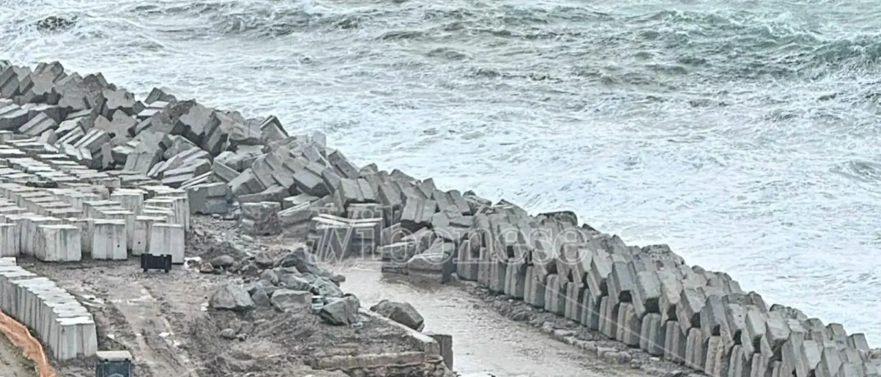 Pizzo, la nuova barriera frangiflutti distrutta dalla prima mareggiata: un go down da 3,5 milioni di euro