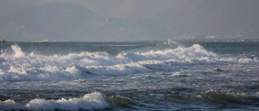 Vibo Marina, due ragazze rischiano di annegare: salvate in extremis