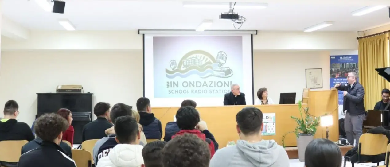 InOndaAzioni, studenti vibonesi realizzano e presentano la loro prima web radio