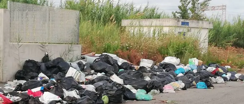 Rifiuti nelle aree industriali, è guerra di competenze tra Comune e Corap