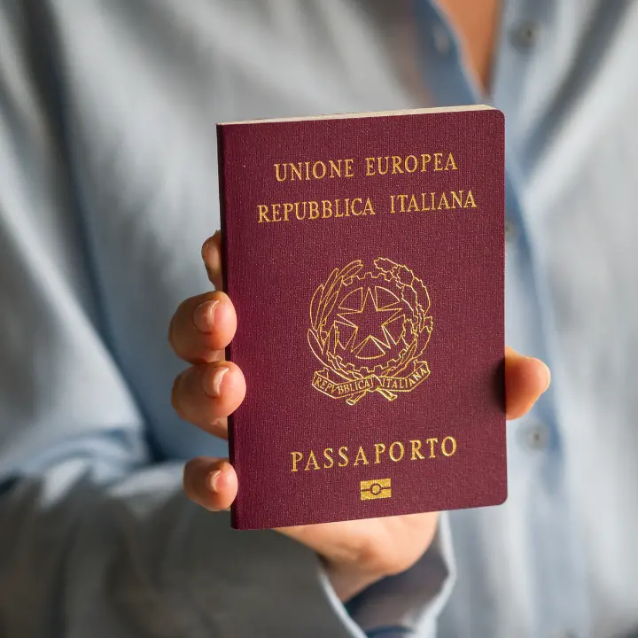 Vibo, ora la richiesta del passaporto sarà possibile anche negli uffici postali: ecco quali