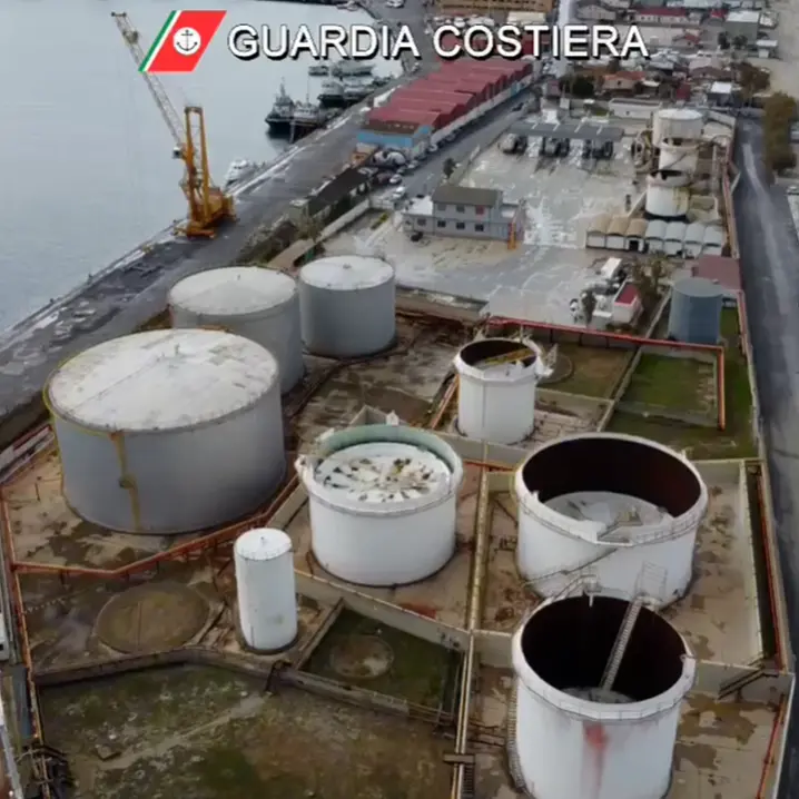 La mancata liquidazione del Corap blocca la delocalizzazione dei serbatoi a Vibo Marina. Romeo: «Situazione assurda»