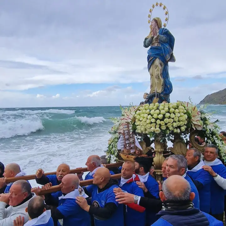 Nicotera Marina, il maltempo non ferma la tradizionale processione in mare dell’Immacolata