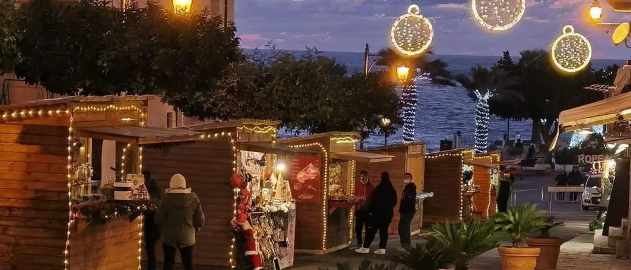 Ottanta euro a chiosco: la \"concessione gratuita\" dei mercatini di Natale a Tropea rinfocola la polemica con i commissari