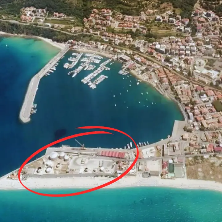 Serbatoi\u00A0a Vibo Marina, l’associazione Prospettive Comuni: «Delocalizzazione necessaria seguendo il trend europeo sulla rigenerazione costiera»\n