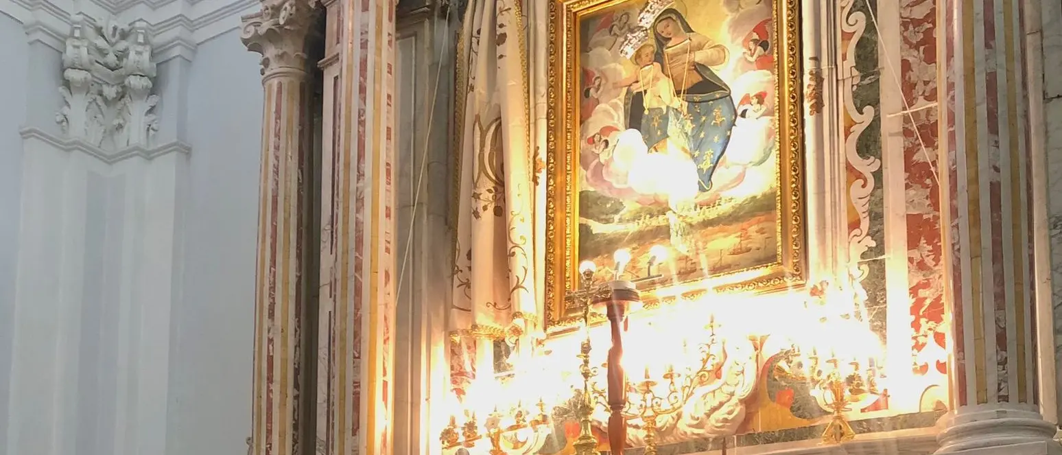 Parghelia in festa per rientro dopo il restauro delle corone d'argento della Madonna di Portosalvo e di Gesù bambino