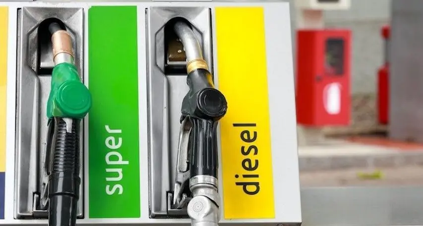 Benzina e gasolio in calo, pieno meno caro per Ferragosto
