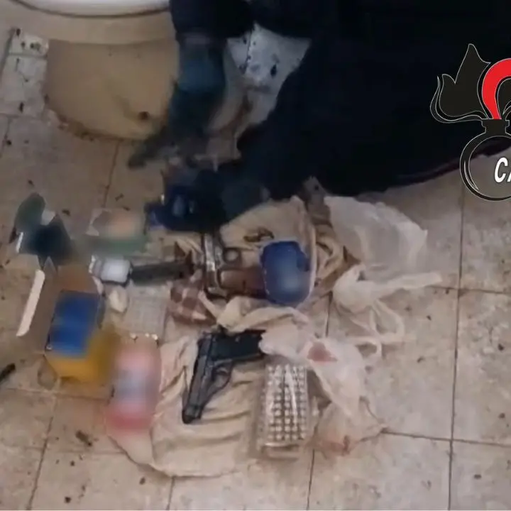 Armi e droga, i carabinieri di Mileto e Francica arrestano due persone trovate in possesso di pistole, proiettili e cocaina