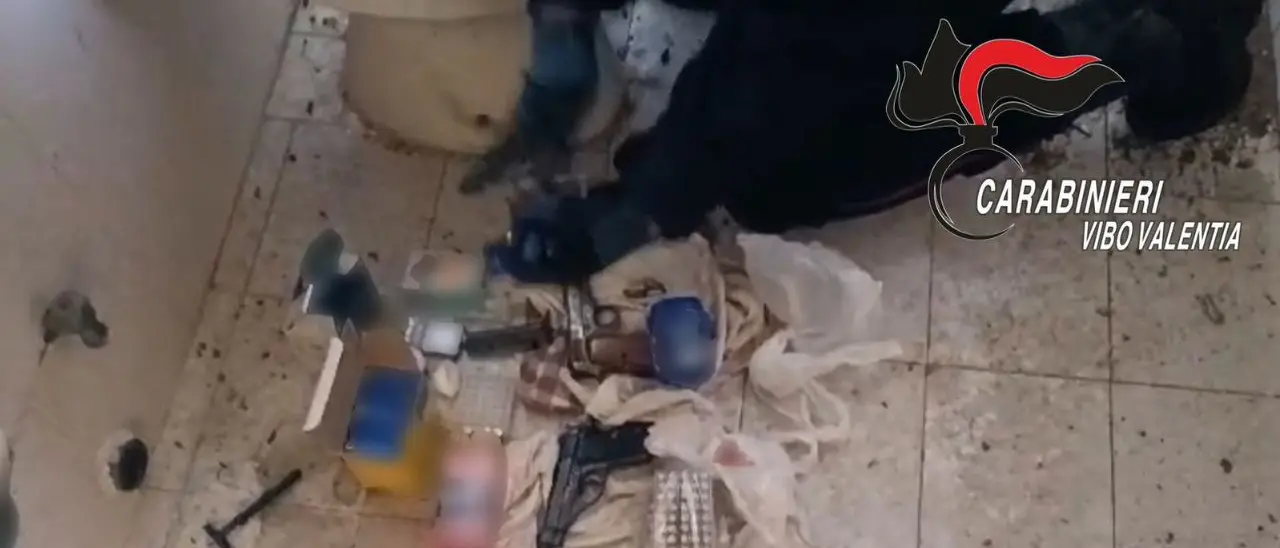 Armi e droga, i carabinieri di Mileto e Francica arrestano due persone trovate in possesso di pistole, proiettili e cocaina
