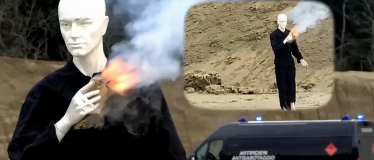 Botti di capodanno, i carabinieri nelle scuole vibonesi per far capire (e far vedere) ai ragazzi quali sono i rischi - VIDEO