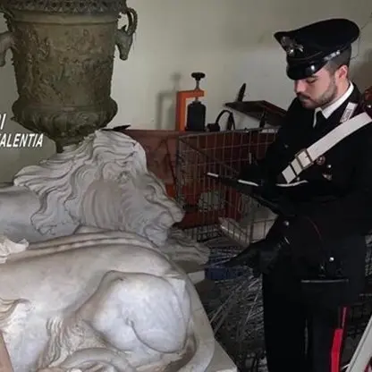 Opere d’arte e statue in marmo scoperte dai carabinieri a Soriano - Video