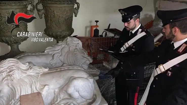 Opere d’arte e statue in marmo scoperte dai carabinieri a Soriano - Video