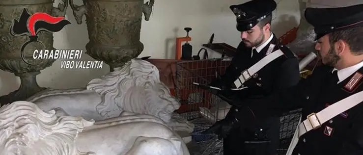 Opere d’arte e statue in marmo scoperte dai carabinieri a Soriano - Video