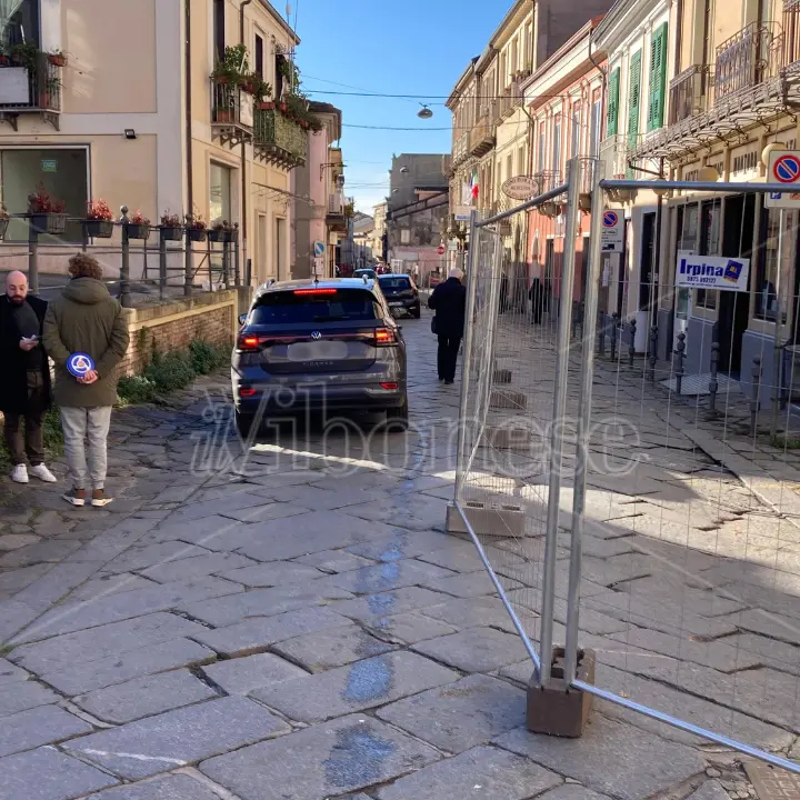 Riapre via Luigi Razza, il Comune di Vibo trova la soluzione e rimanda i lavori a dopo le festività