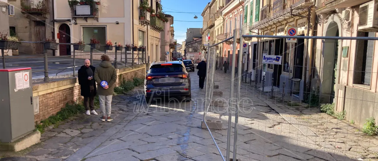 Riapre via Luigi Razza, il Comune di Vibo trova la soluzione e rimanda i lavori a dopo le festività