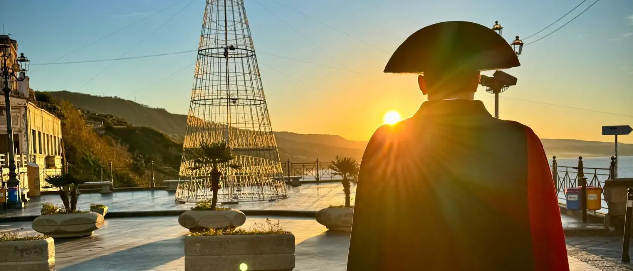 Tra storia e presente: i carabinieri in grande uniforme speciale presidiano il Natale vibonese