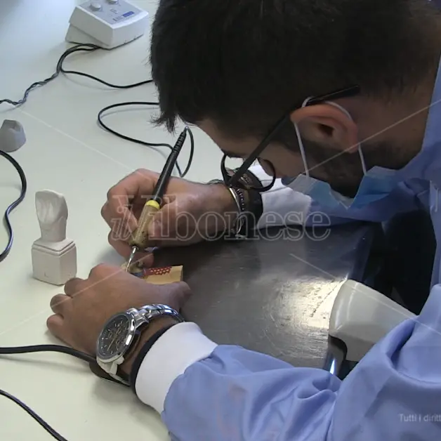 Scuola, inaugurato il laboratorio di odontotecnico al “De Filippis-Prestia” - Video