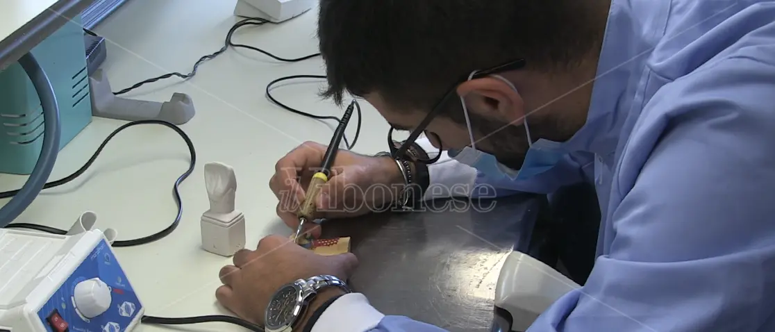 Scuola, inaugurato il laboratorio di odontotecnico al “De Filippis-Prestia” - Video
