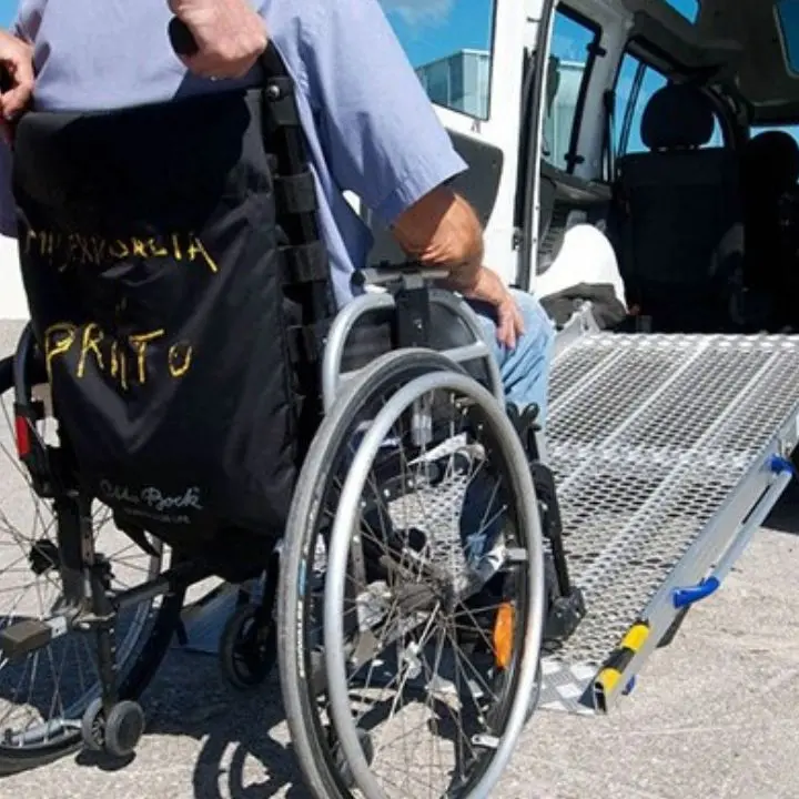 Il Comune di Vibo vara il trasporto sociale verso strutture sanitarie e ambulatori. Ecco chi ne ha diritto e come accedere al servizio