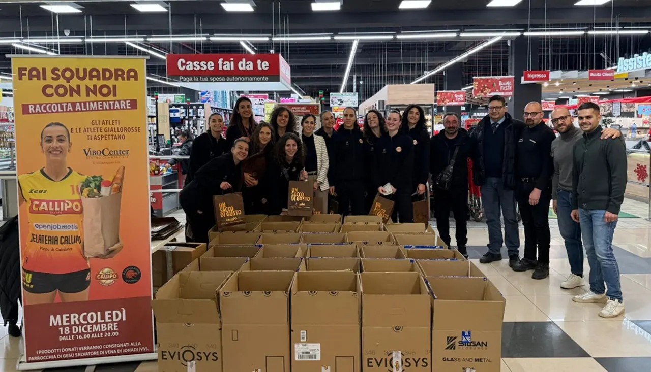 Natale solidale con Tonno Callipo Volley e Associazione Valentia: successo per la colletta alimentare a Vibo