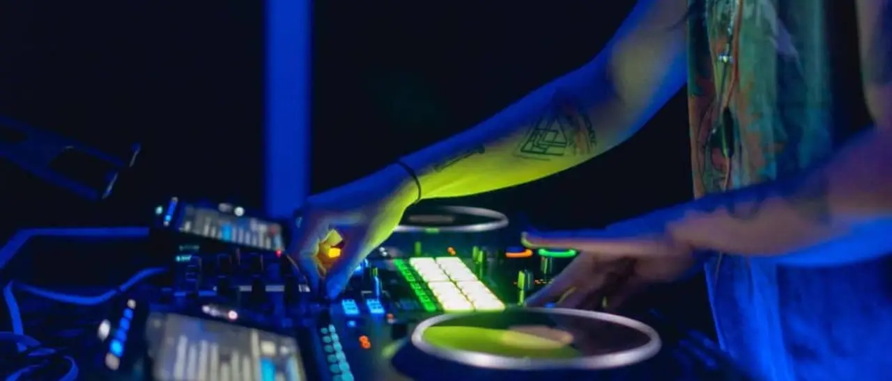 Santo Stefano in musica a Vibo: l'evento Jazz e Vinbrulé con ospite l'artista Joy Sax ad animare le vie della città ricche di stands