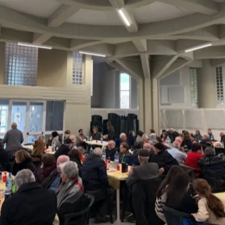 Il Comune di Jonadi ha celebrato il Natale assieme agli anziani con un pranzo sociale per oltre 200 persone