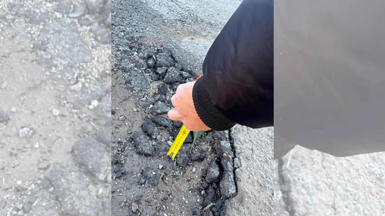 Dieci o 15 centimetri, nel Vibonese non è questione di tacco alto ma di buche: impazza sui nostri social la \"gara\" alla più profonda che c'è