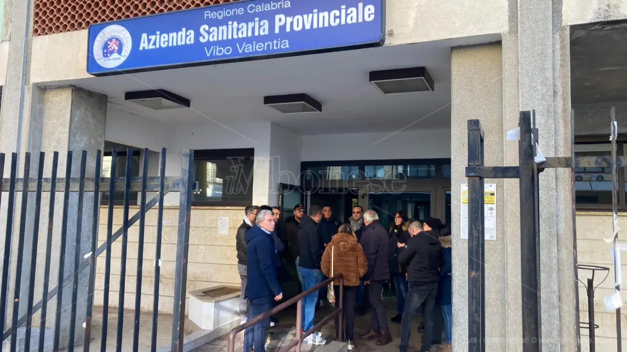Nuovo Dca per la sanità vibonese, l’allarme dei sindacati: «Gli oss rischiano di restare a casa»
