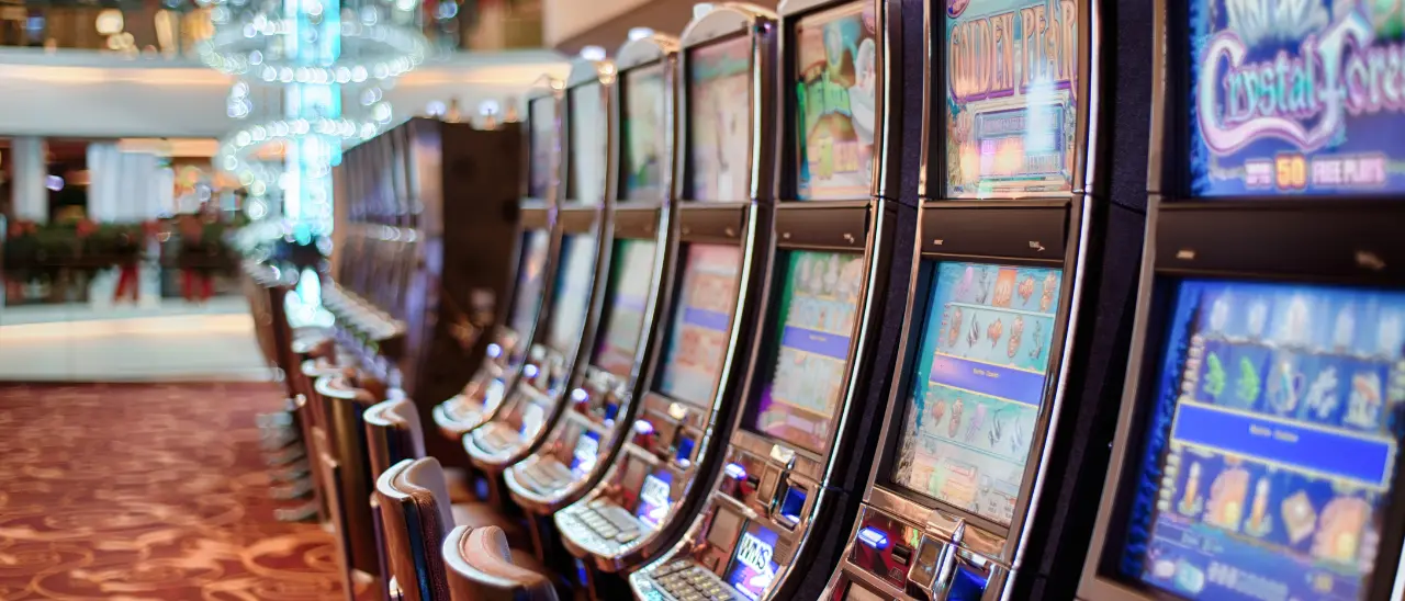 Il Consiglio di Stato boccia il ricorso di una società di Rombiolo: «Anche le sale scommesse devono rispettare la distanza dalle scuole»